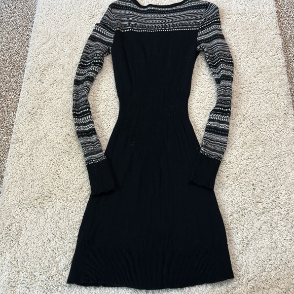 PATAGONIA M Rios style lambs wool blend sweater dress in black and white - Picture 3 of 8